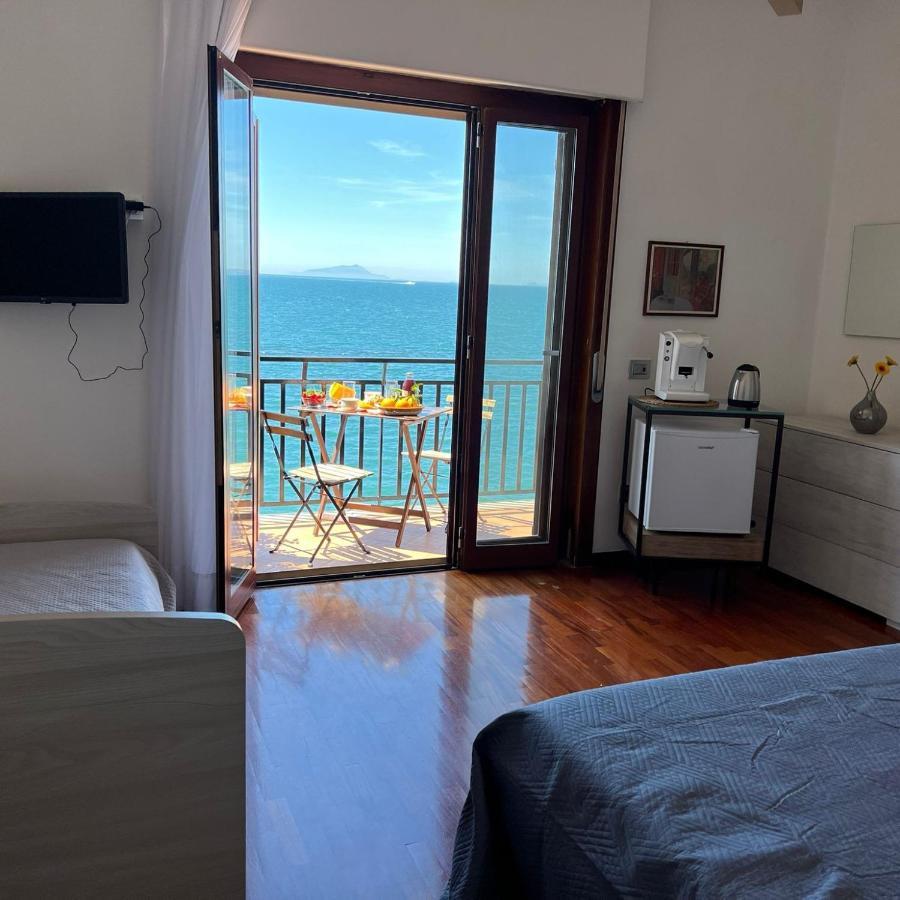 Vip Sul Mare Bed and Breakfast Castellammare di Stabia Buitenkant foto